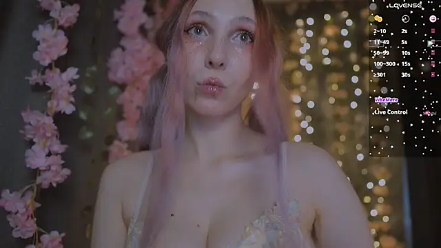Snapshot of x__sexykitten666__x chatting on July 2026 04:32:02 PM x sexykitten666 x online show from July 2026 04:32:02 PM