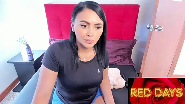 EstrellaSmmith online show from April 2026 05:43:02 PM