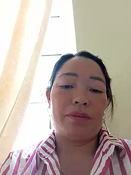 Snapshot of Yellow-pink chatting on July 2026 01:52:01 AM Yellow-pink online show from July 2026 01:52:01 AM