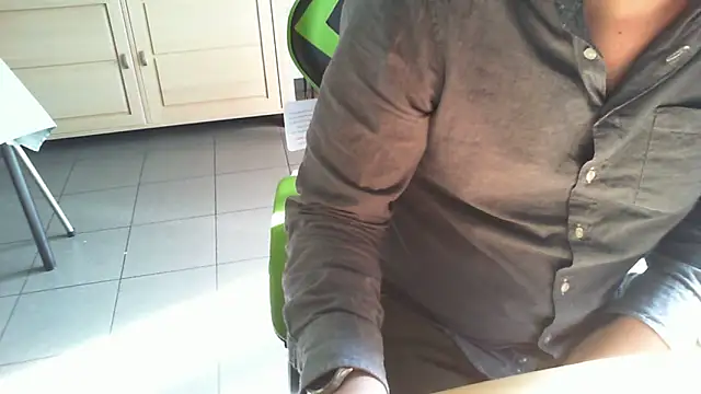 Belgiumboy92 online show from March 2026 12:22:01 PM