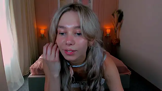 Snapshot of LuluAlis chatting on May 2026 01:16:02 PM LuluAlis online show from May 2026 01:16:02 PM