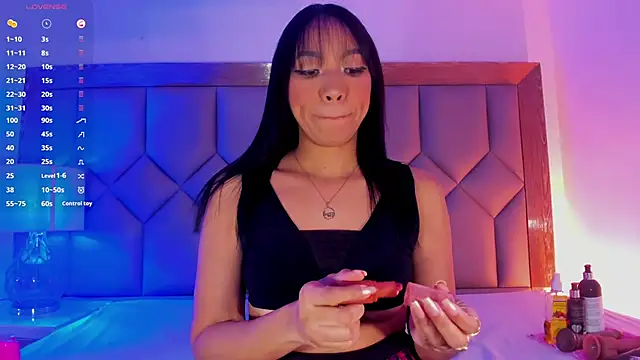 Snapshot of ValeriaRey_ chatting on May 2026 09:00:01 PM ValeriaRey online show from May 2026 09:00:01 PM
