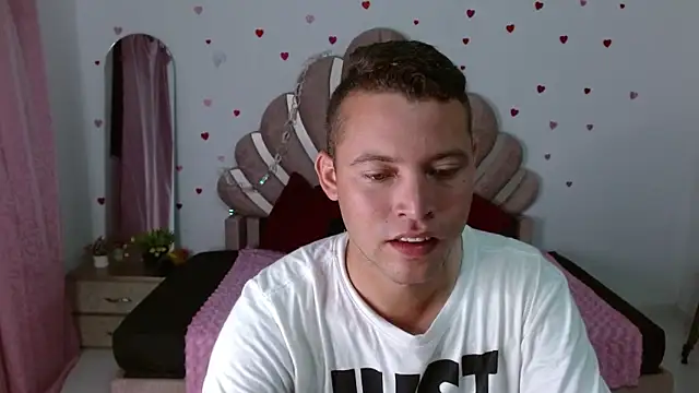 Snapshot of sven_fox723 chatting on May 2026 01:10:02 PM sven fox723 online show from May 2026 01:10:02 PM