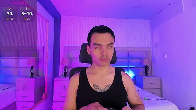 NicoKinggs  online show from April 2026 01:34:01 PM