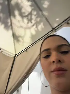 Snapshot of Bella-Ferrer chatting on July 2026 04:01:02 PM Bella-Ferrer online show from July 2026 04:01:02 PM
