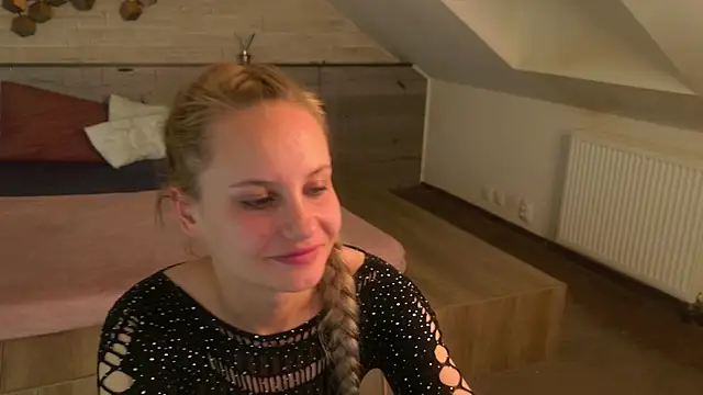 IceBlueBabe online show from May 2026 07:42:02 PM