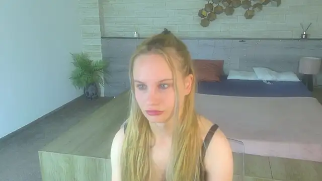 IceBlueBabe online show from June 2026 07:45:01 PM