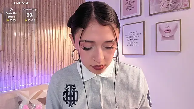 Zoey monroe online show from April 2026 01:20:01 PM