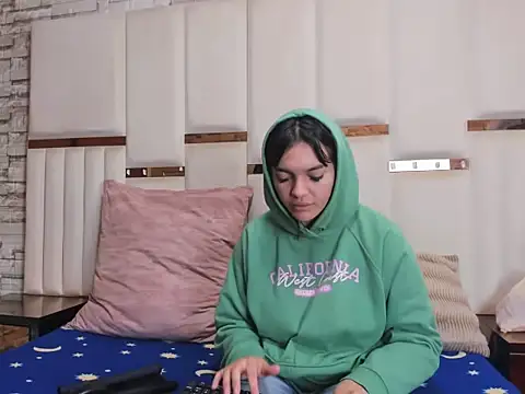 Alaia Blosson online show from March 2026 12:54:01 PM