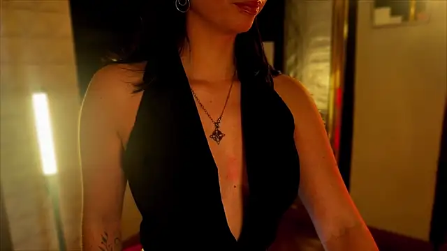 EroticMaze online show from May 2026 11:33:01 PM