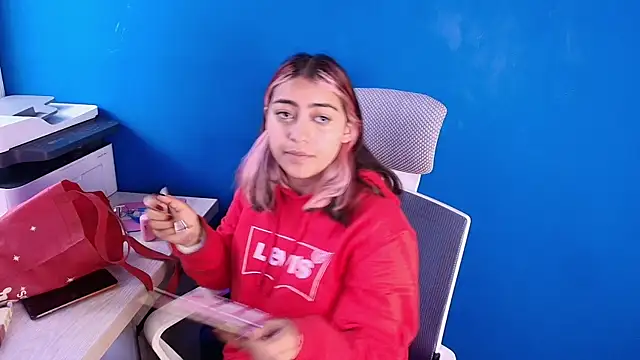 PinkyyPieee  online show from April 2026 12:07:02 PM