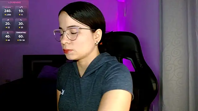 JenyRose online show from April 2026 06:43:02 PM