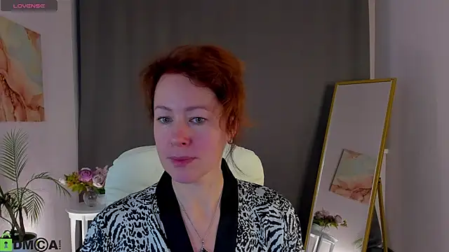 Snapshot of LeticiaRomano chatting on April 2026 04:06:01 AM LeticiaRomano online show from April 2026 04:06:01 AM
