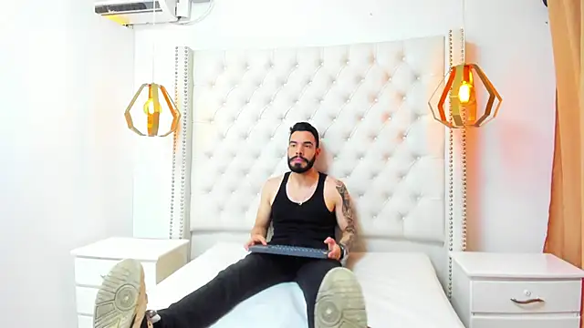 JEAN LEWIS2 online show from April 2026 07:39:02 PM