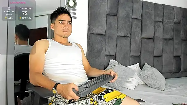 Snapshot of Christopher_Harris_ chatting on April 2026 09:37:02 PM Christopher Harris online show from April 2026 09:37:02 PM