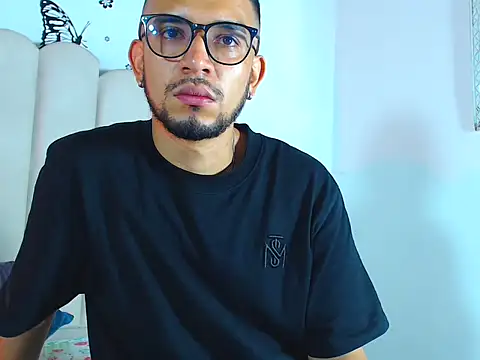 DiemMartinez01 online show from March 2026 01:28:02 PM