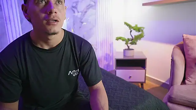 Lili encanto online show from April 2026 01:24:02 PM