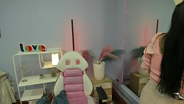 Rachel Wren online show from July 2026 07:30:02 PM