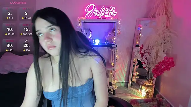 Snapshot of Julieth_Caandy chatting on April 2026 11:11:01 AM Julieth Caandy online show from April 2026 11:11:01 AM