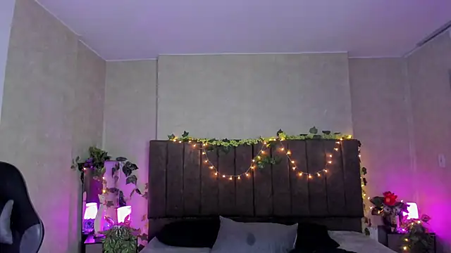 Snapshot of Julieth_Caandy chatting on April 2026 12:04:01 AM Julieth Caandy online show from April 2026 12:04:01 AM