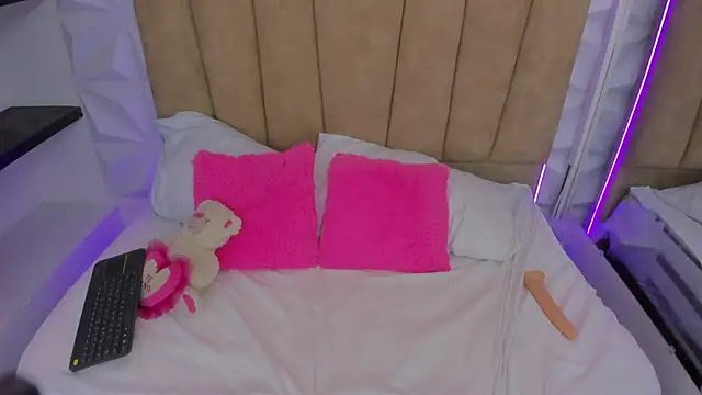 Amelie Fabulous  online show from April 2026 07:58:02 PM