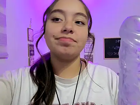 Snapshot of cherry_valeria chatting on May 2026 06:09:02 AM cherry valeria online show from May 2026 06:09:02 AM