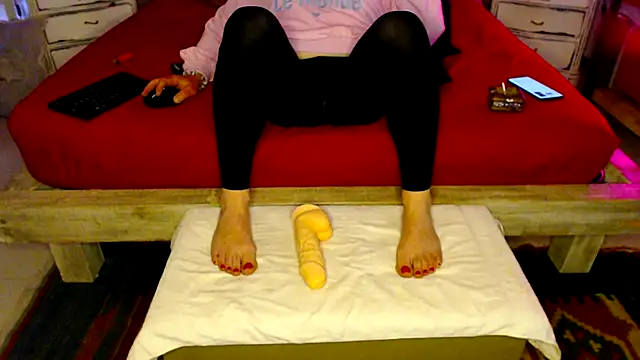 Snapshot of feetandcock85 chatting on April 2026 04:48:01 PM feetandcock85 online show from April 2026 04:48:01 PM