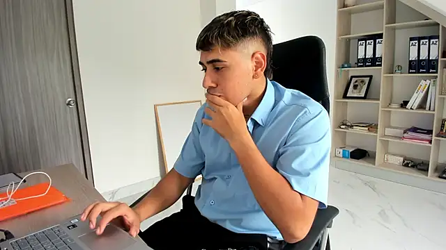 Boss Secret online show from April 2026 06:55:01 PM