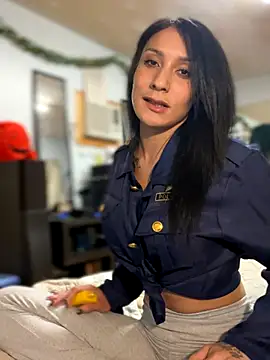 Snapshot of FerrariFrench chatting on November 2025 06:48:01 AM FerrariFrench online show from November 2025 06:48:01 AM