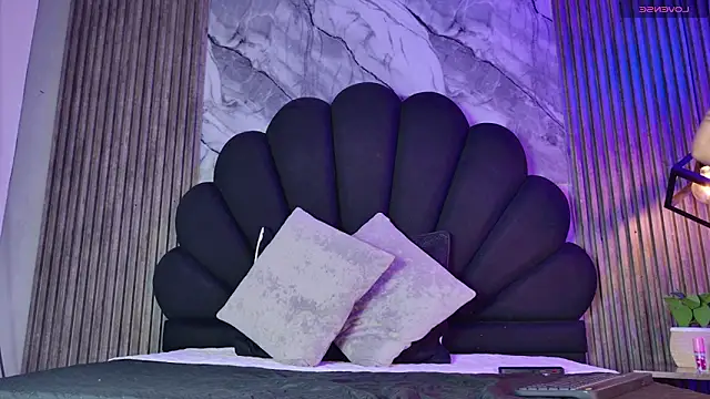  charlotte quee  online show from March 2026 01:17:01 PM