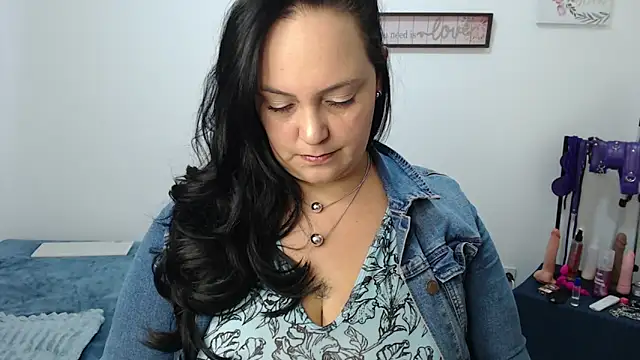 Snapshot of Veroniicabbw_ chatting on May 2026 01:06:01 PM Veroniicabbw online show from May 2026 01:06:01 PM