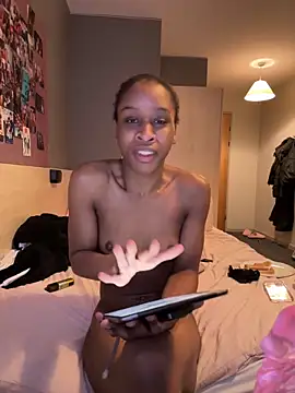 Halligirl online show from March 2026 01:51:01 PM