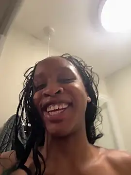 Halligirl online show from April 2026 11:41:02 AM