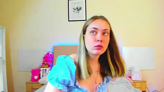 Snapshot of MelanieCuty chatting on June 2026 05:23:01 AM MelanieCuty online show from June 2026 05:23:01 AM