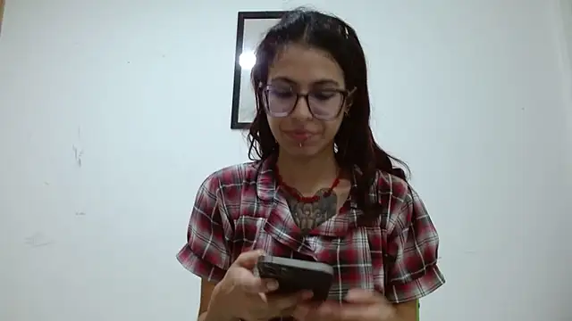 Emily Lopera online show from May 2026 12:07:01 AM