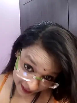 hornyrosy321 online show from May 2026 06:02:02 PM