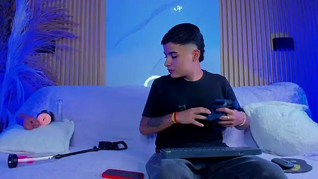 Liam Dustin online show from July 2026 08:12:02 PM