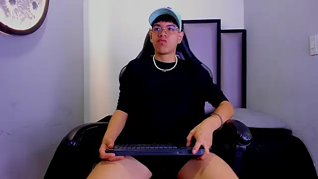 Bennet-Grayy online show from April 2026 05:21:01 AM