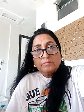 Snapshot of ianaellem chatting on April 2026 05:10:01 PM ianaellem online show from April 2026 05:10:01 PM