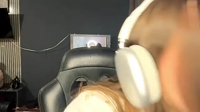 Veluxe online show from April 2026 03:01:02 PM