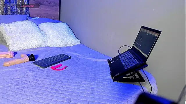 Enzoo98  online show from March 2026 01:11:01 AM