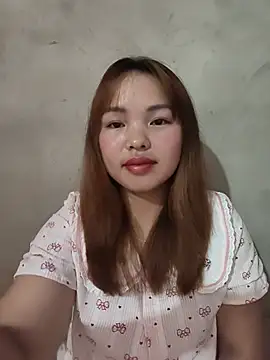 Snapshot of Mina_xYx chatting on June 2026 01:32:02 AM Mina xYx online show from June 2026 01:32:02 AM