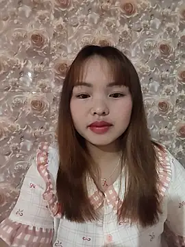 Snapshot of Mina_xYx chatting on June 2026 04:43:02 AM Mina xYx online show from June 2026 04:43:02 AM