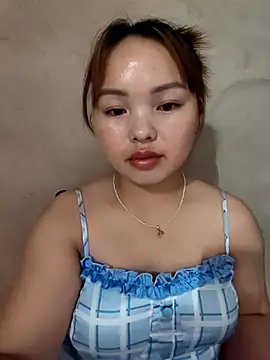 Snapshot of Mina_xYx chatting on July 2026 04:35:01 PM Mina xYx online show from July 2026 04:35:01 PM