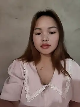 Snapshot of Mina_xYx chatting on July 2026 04:00:02 PM Mina xYx online show from July 2026 04:00:02 PM