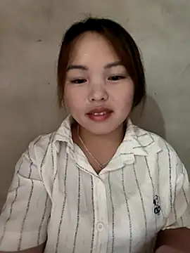 Snapshot of Mina_xYx chatting on July 2026 04:37:02 PM Mina xYx online show from July 2026 04:37:02 PM