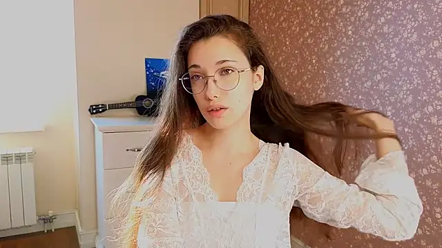 IsauraHolleman online show from May 2026 03:00:01 AM