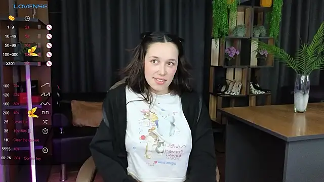 Snapshot of Amina_JonsX chatting on March 2026 12:42:01 PM Amina JonsX online show from March 2026 12:42:01 PM