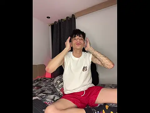 Snapshot of BatKingandBatQueen chatting on March 2026 12:59:01 AM BatKingandBatQueen online show from March 2026 12:59:01 AM