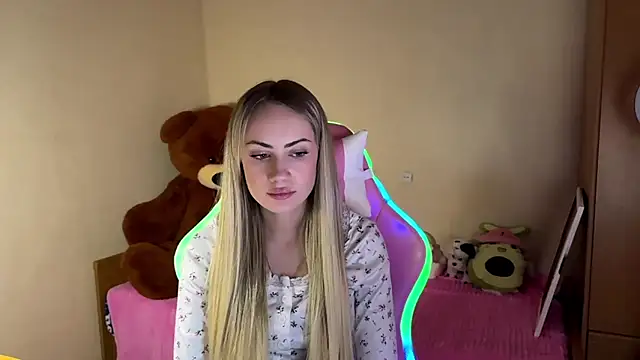 TiannaJedziniak online show from March 2026 03:26:01 PM